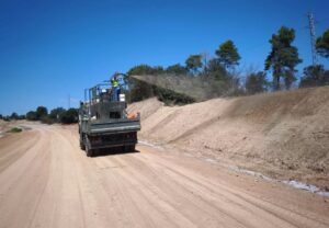 Hidrosembra: la tècnica verda que transforma sòls degradats en jardins espectaculars